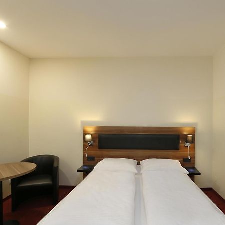 B&B Hotel Berlin-Adlershof Екстериор снимка