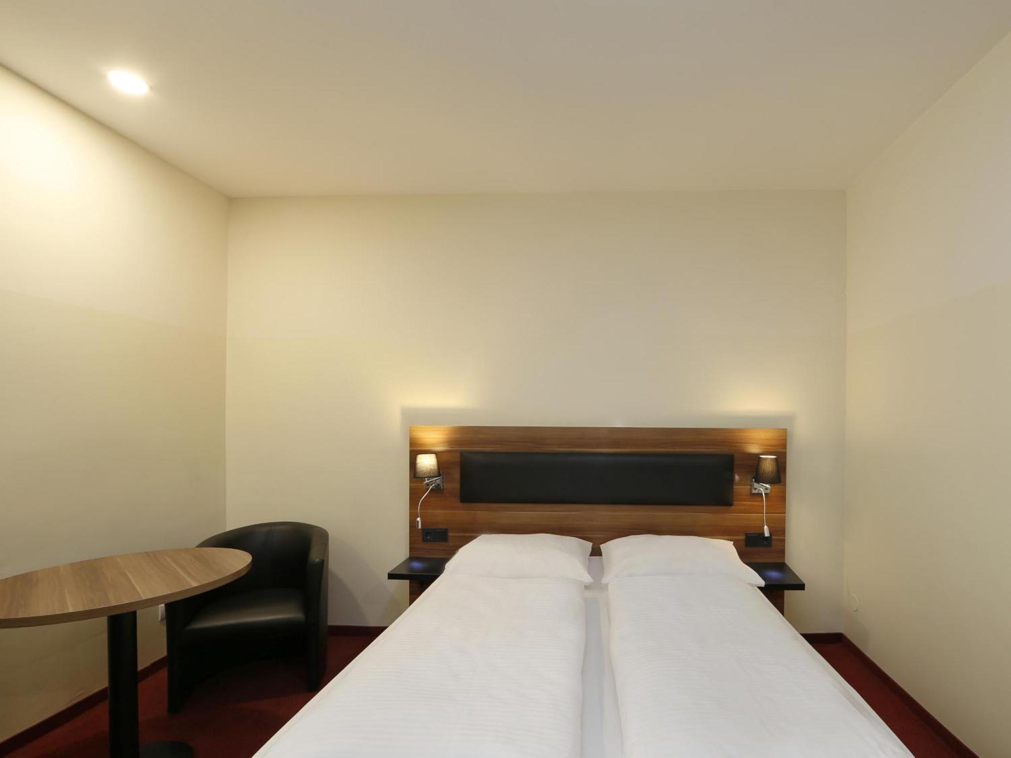 B&B Hotel Berlin-Adlershof Екстериор снимка