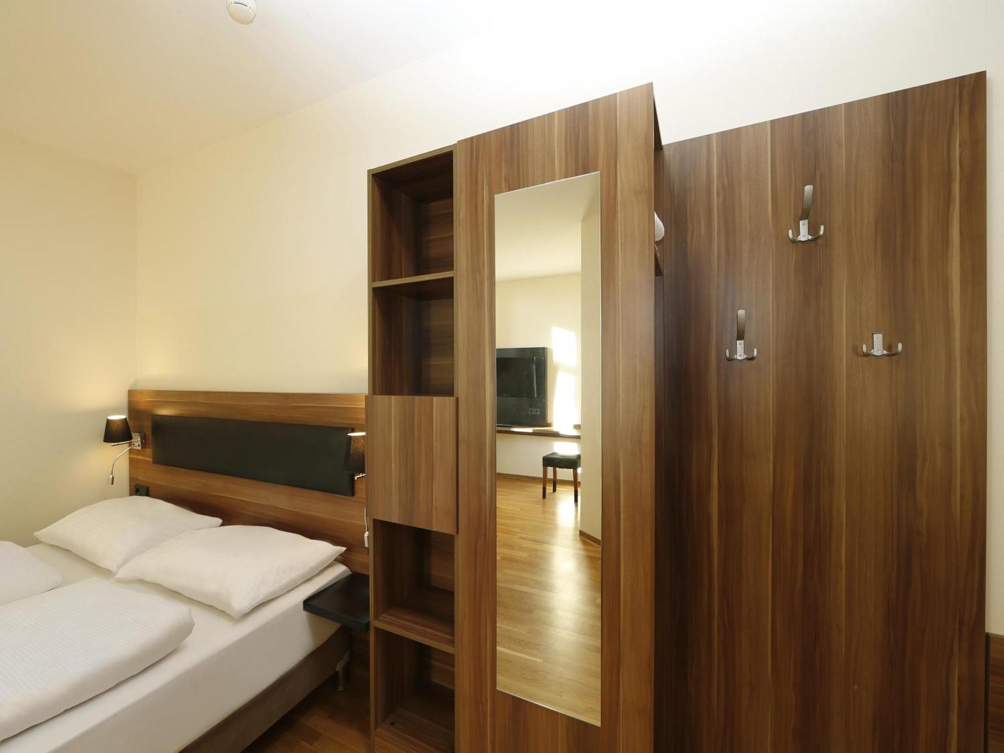 B&B Hotel Berlin-Adlershof Екстериор снимка