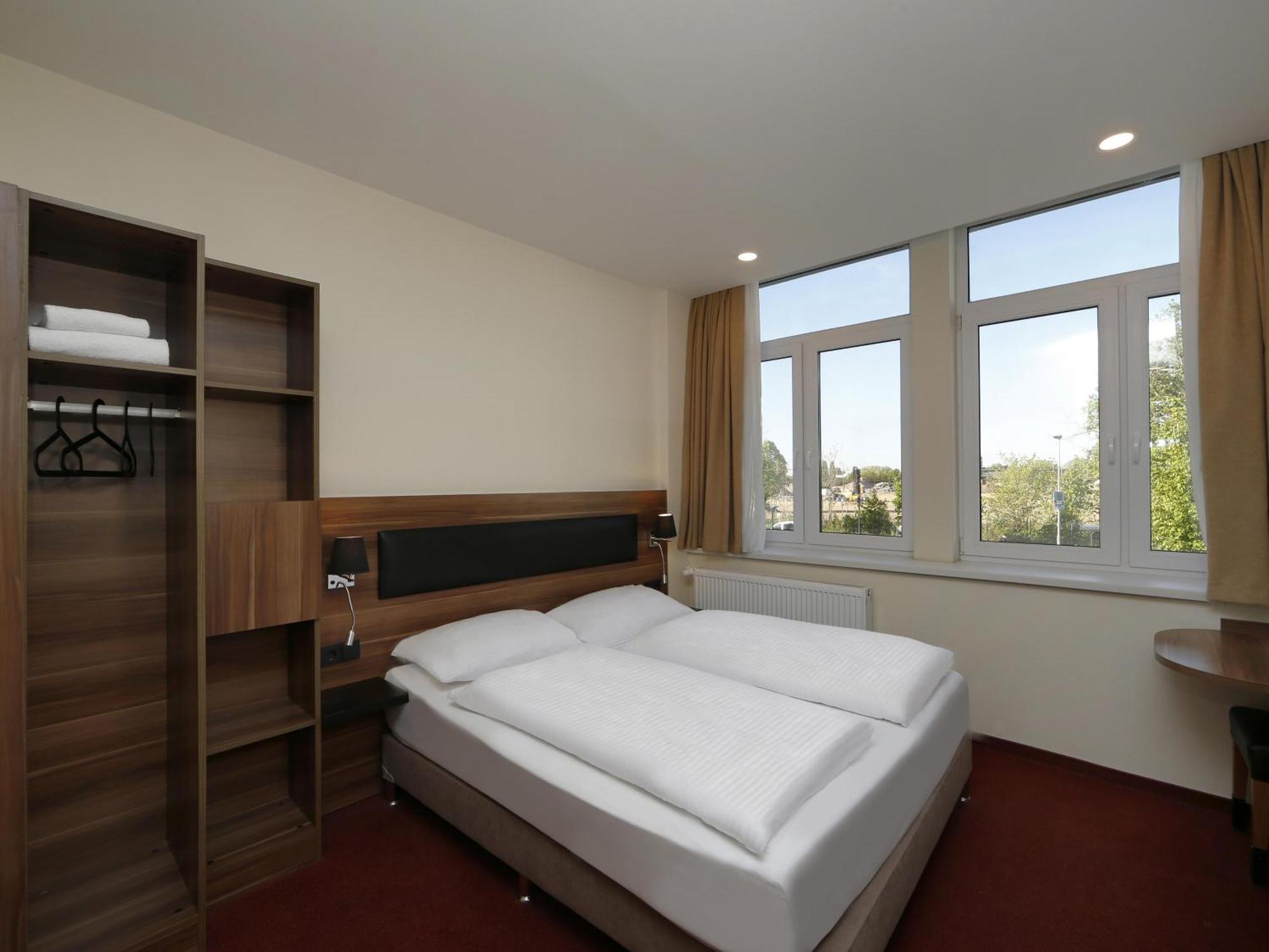 B&B Hotel Berlin-Adlershof Екстериор снимка