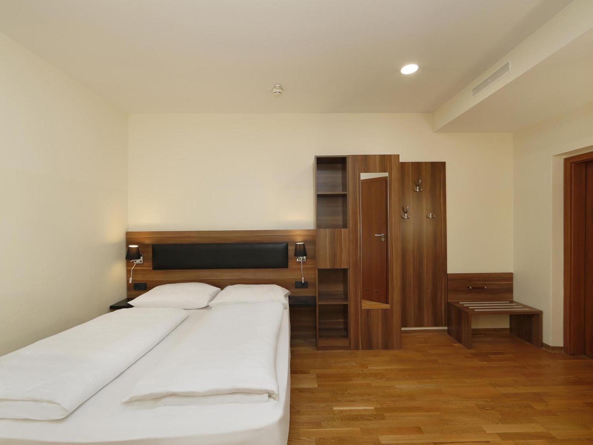 B&B Hotel Berlin-Adlershof Екстериор снимка