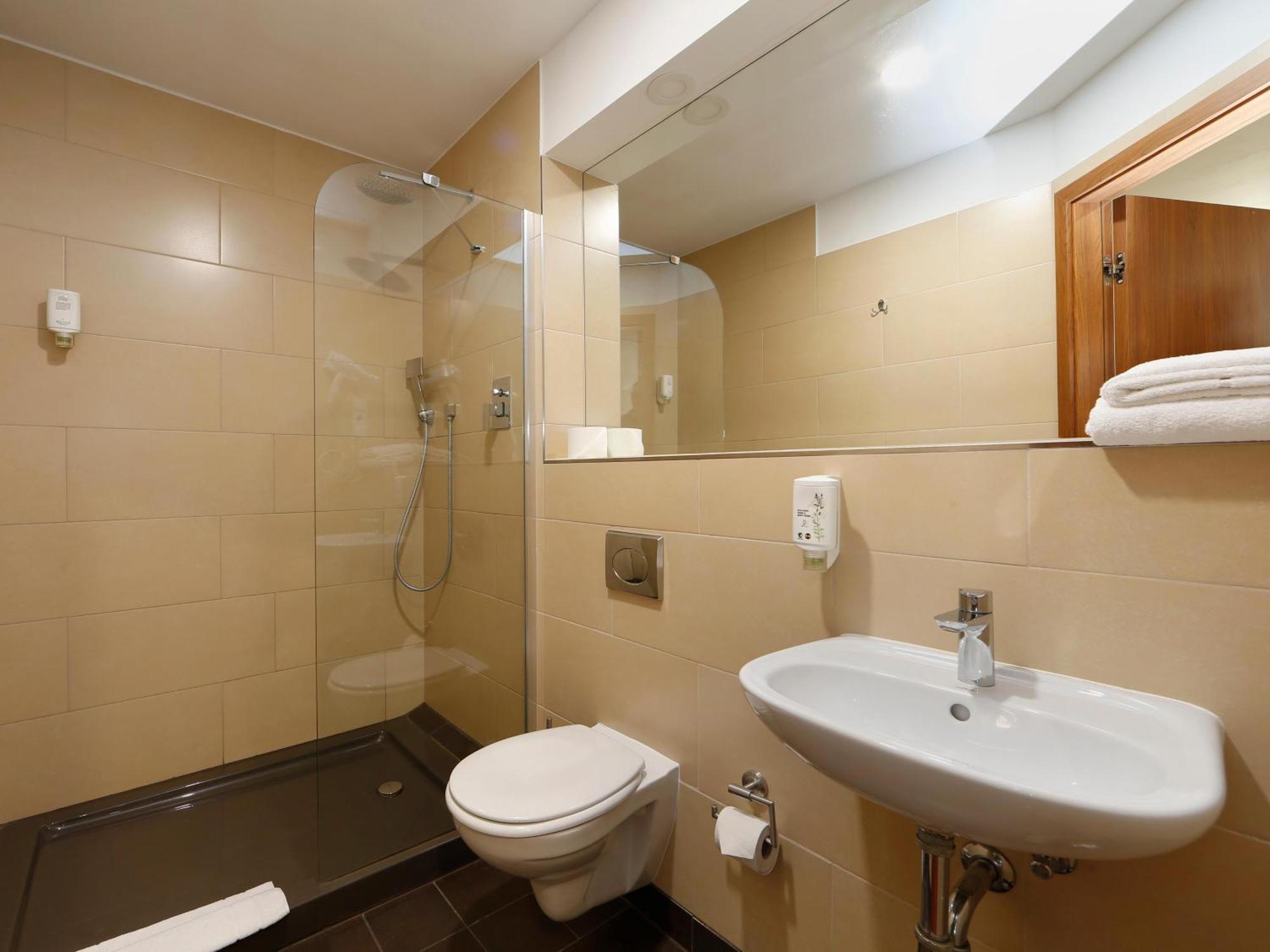 B&B Hotel Berlin-Adlershof Екстериор снимка